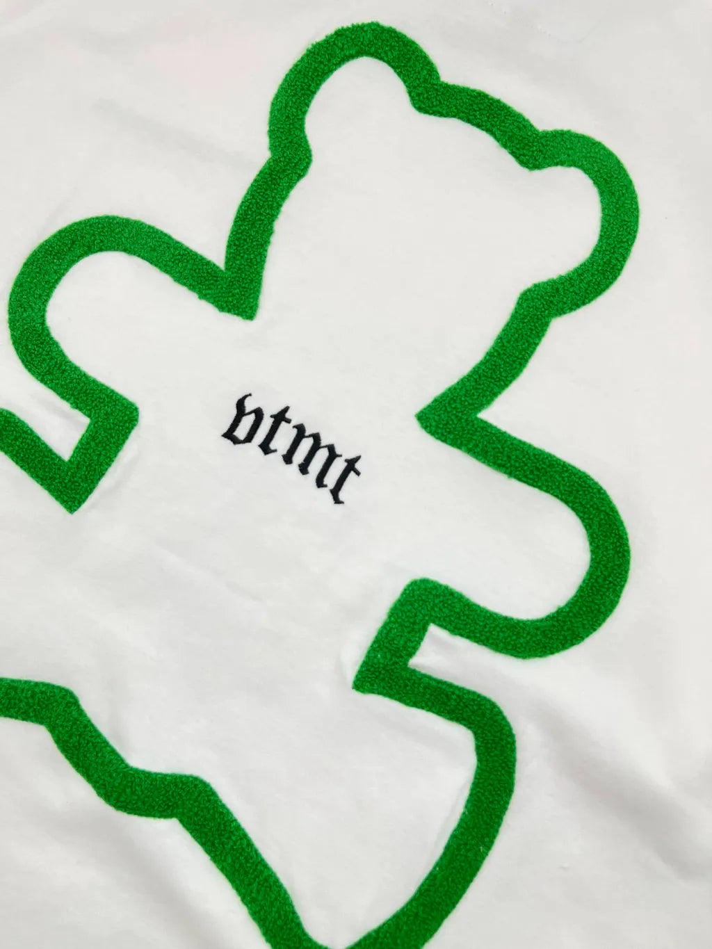 VTMT | Tuft Outline Green Bear Tee White