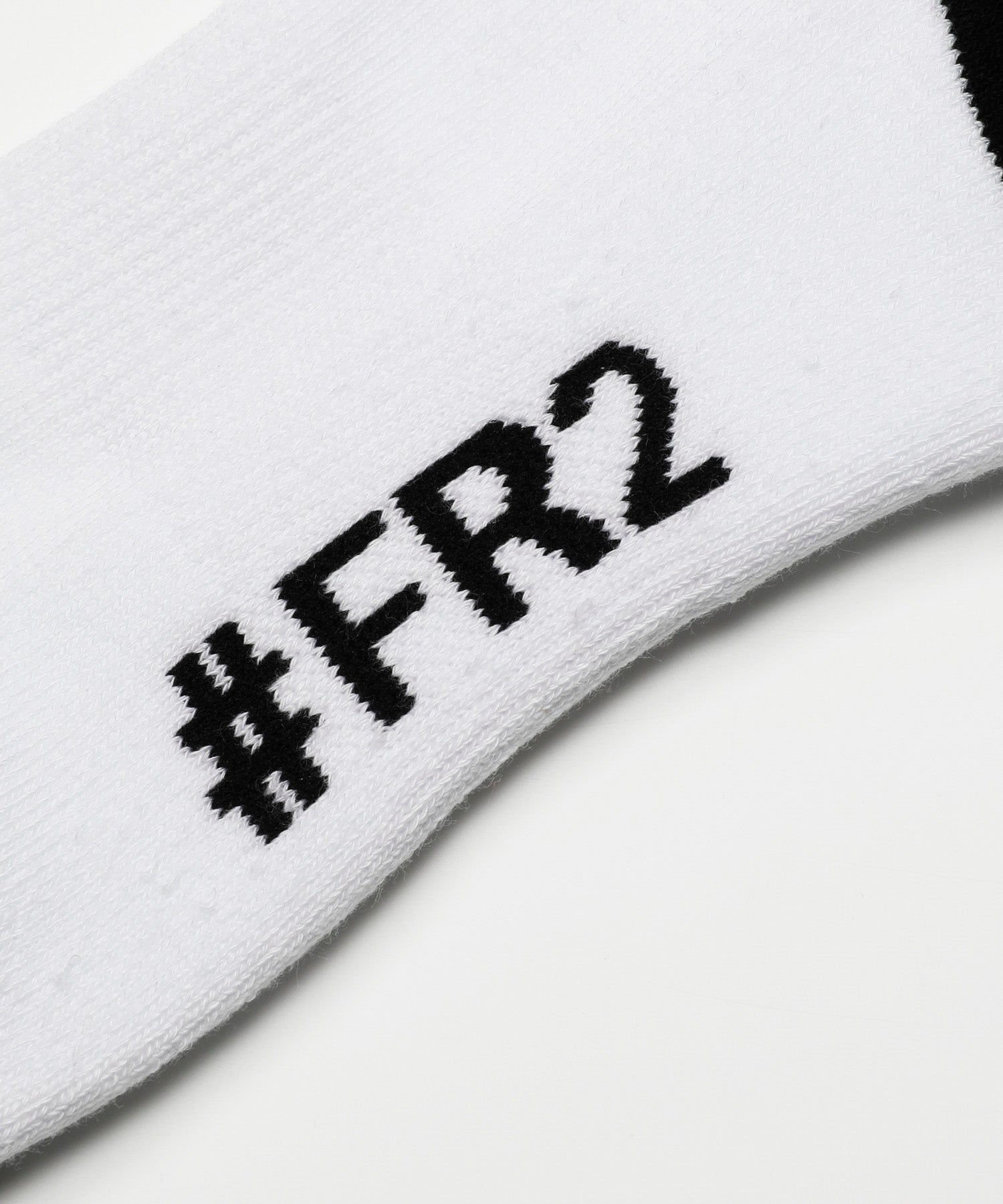 FR2 | Veritcal Line Socks White